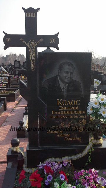 Памятник из гранита с крестом для памятники авторские вов в казани